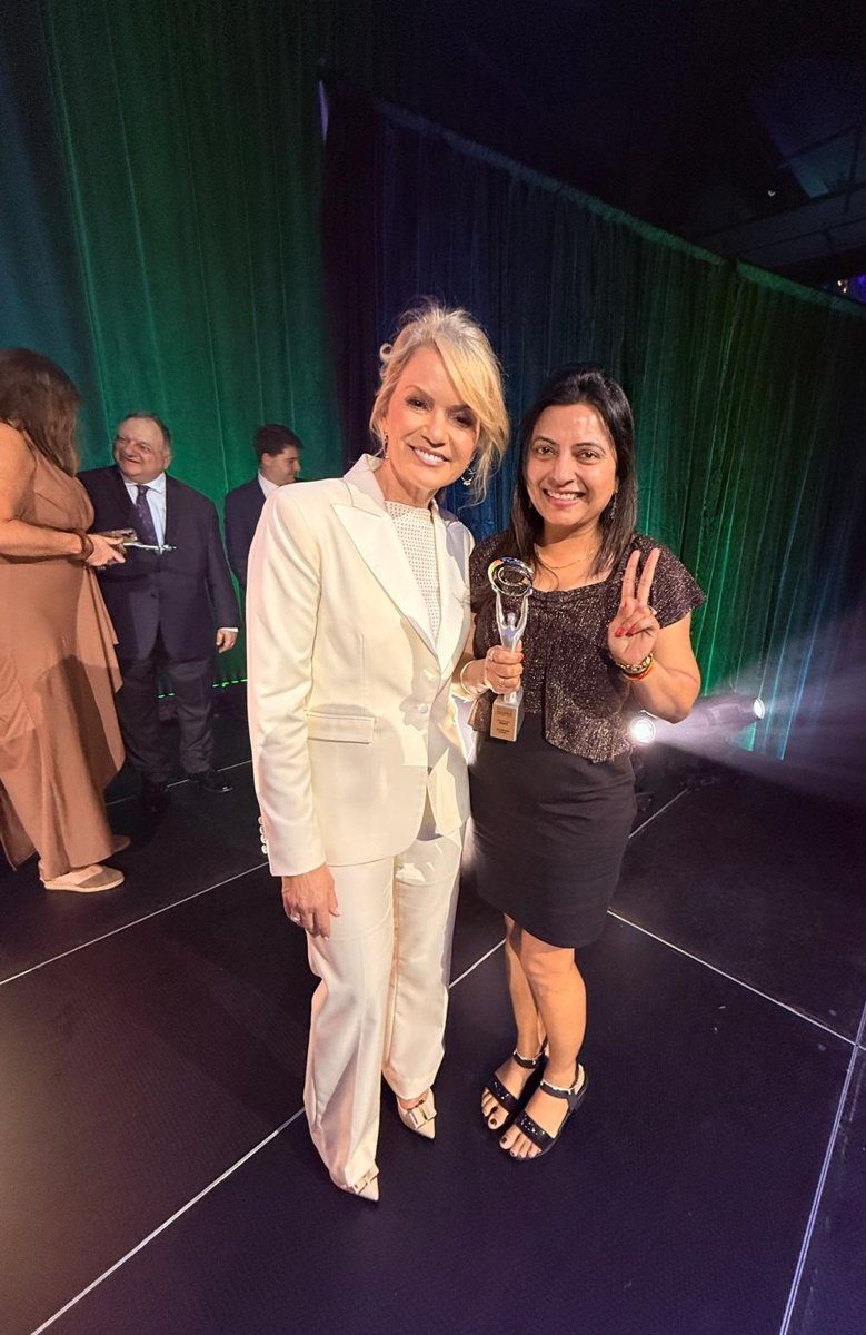 Bhumi holding the trophy on the night of the 2025 awards